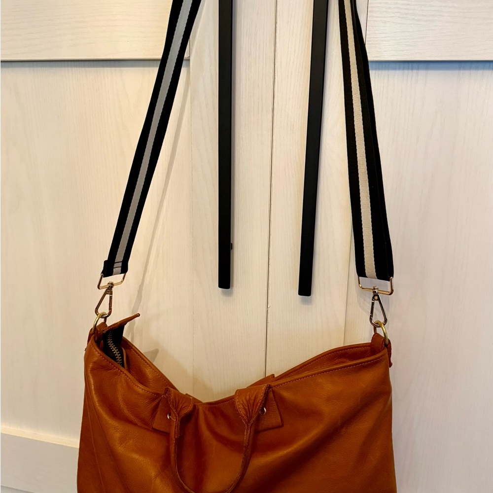 Clare V Messenger British Tan Leather includes extra strap - Picture 4 of 6